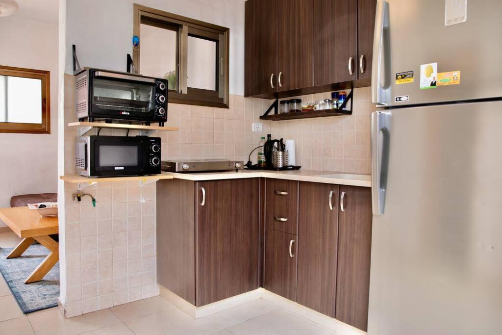 Homey Apartment Near The Beach Хадера Екстериор снимка