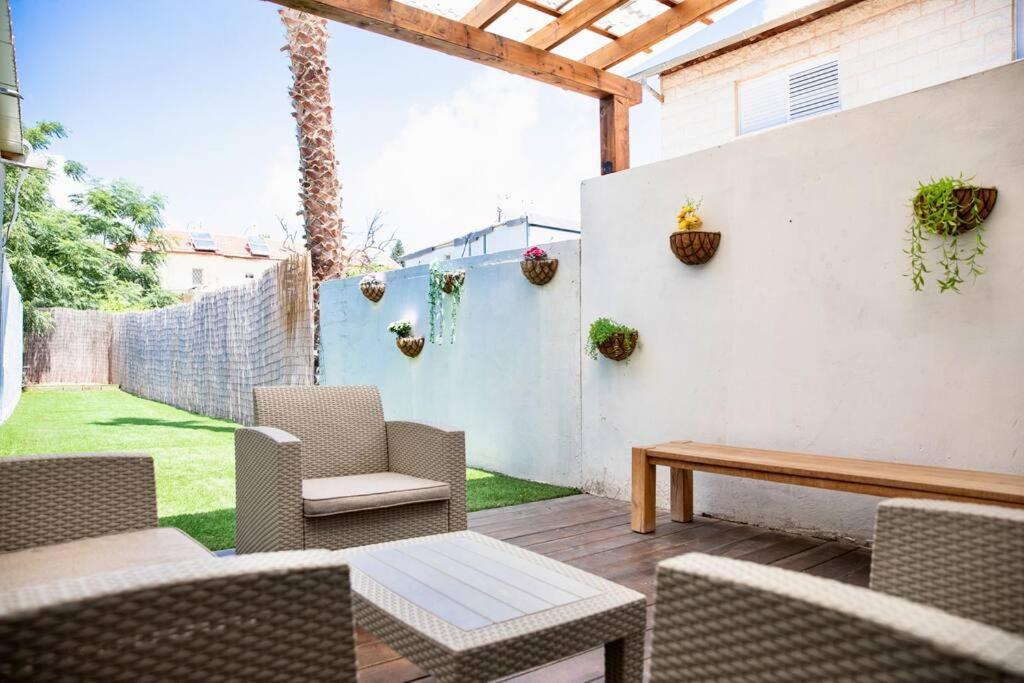 Homey Apartment Near The Beach Хадера Екстериор снимка
