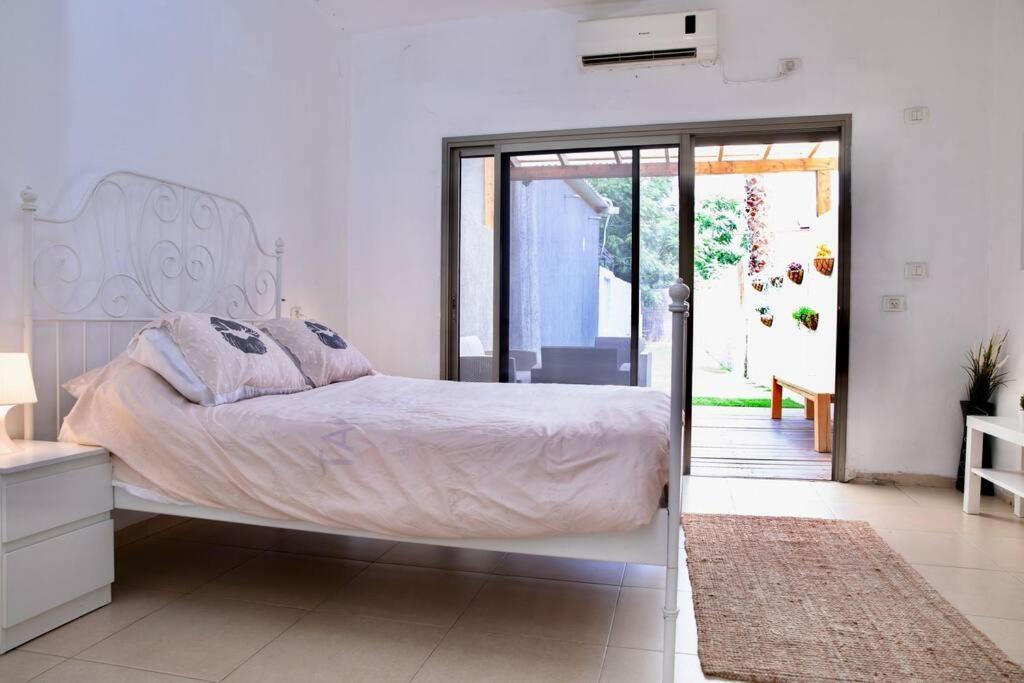 Homey Apartment Near The Beach Хадера Екстериор снимка
