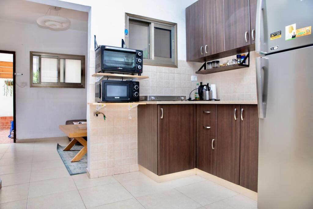 Homey Apartment Near The Beach Хадера Екстериор снимка