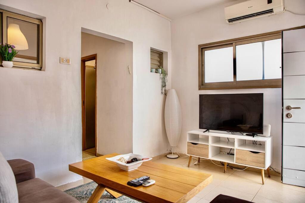 Homey Apartment Near The Beach Хадера Екстериор снимка